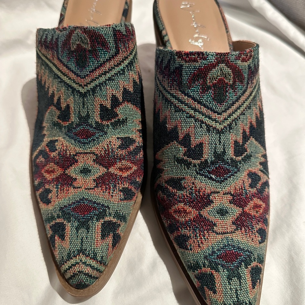Woven Wonderly Green and Red Mules with Intricate Patterns